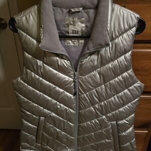 New GAP Women's Metallic Silver Quilted Vest